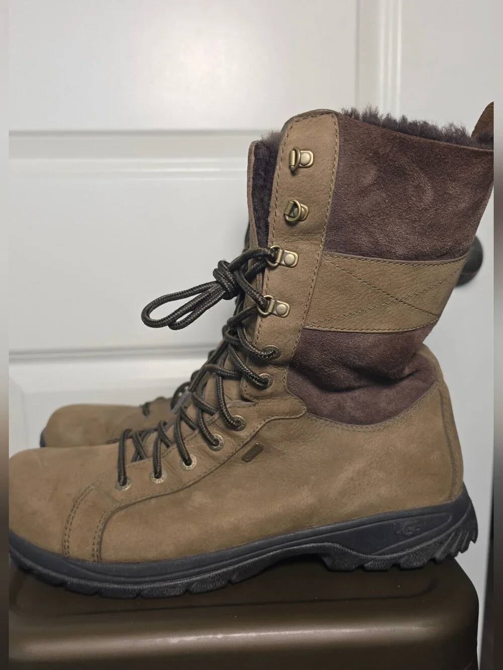 UGG Adirondack Tall Waterproof Sheepskin Boots Men's 11.5 Vibram Snow Hiking